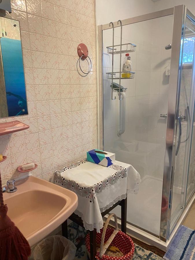ロンドン チズウィック リビエラ Bed & Breakfast エクステリア 写真
